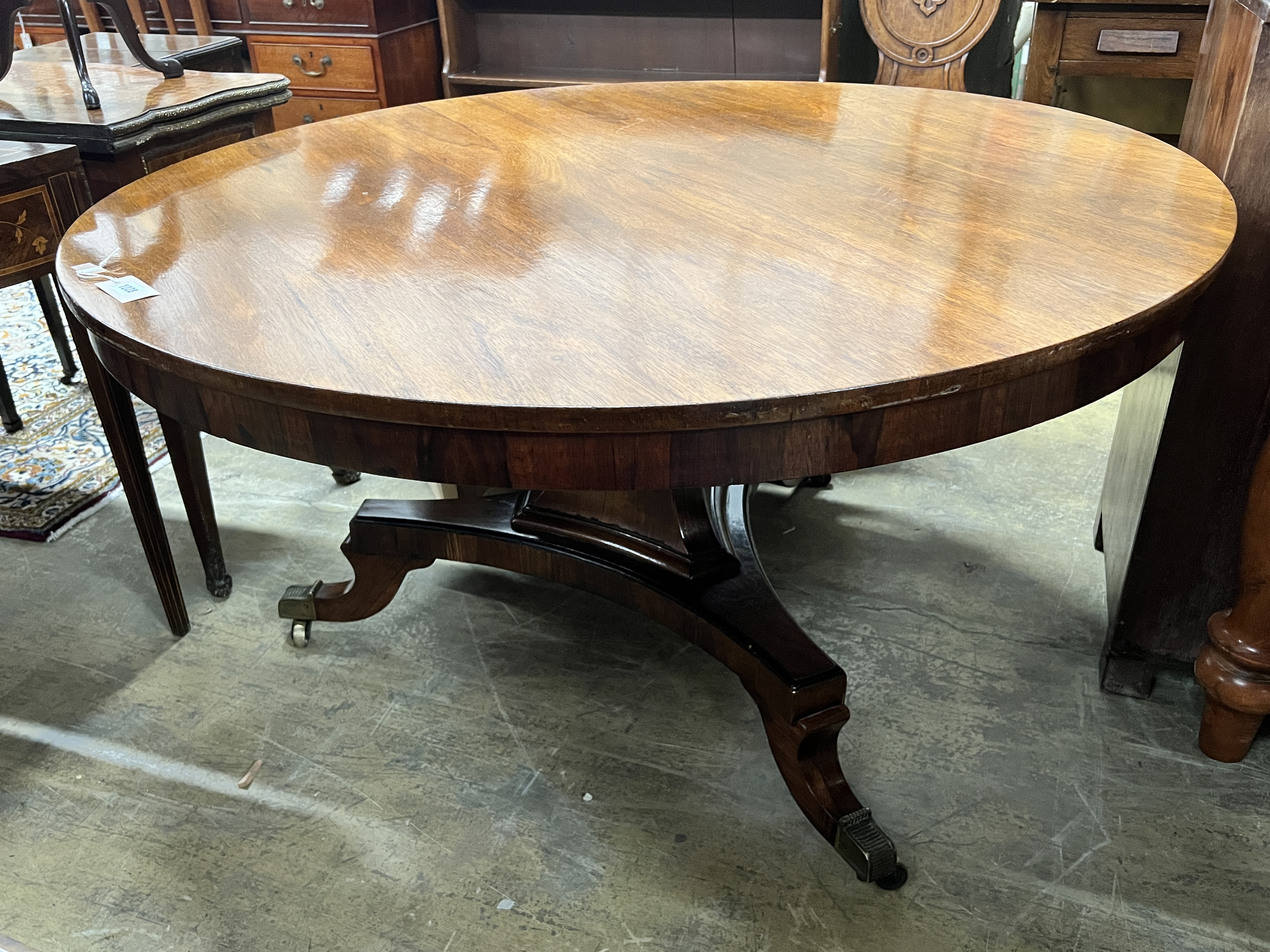 A Regency circular faded rosewood breakfast table, diameter 131cm, height 70cm